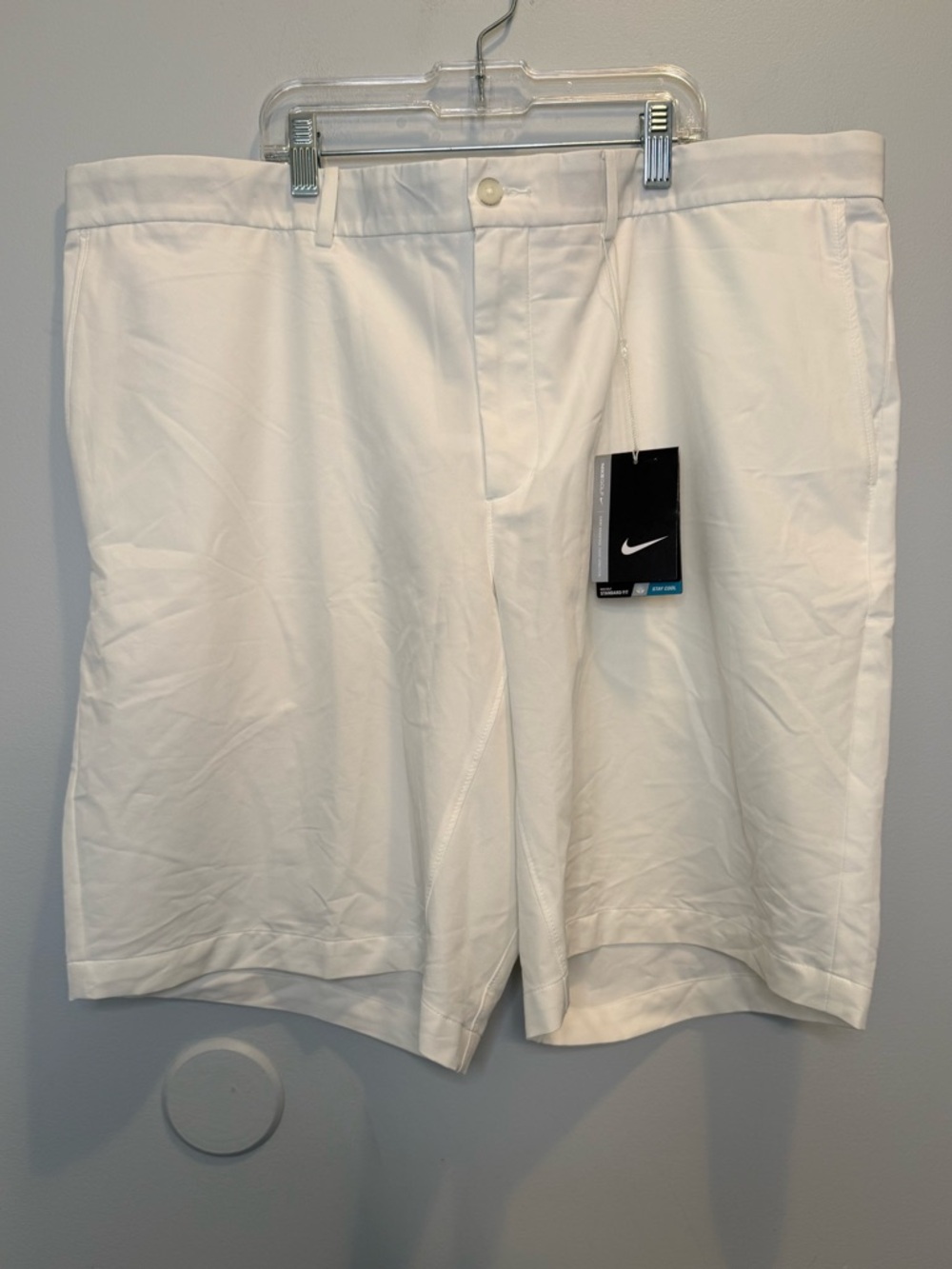 Nike Golf Men's White Standard Fit Shorts Size 42 NWT